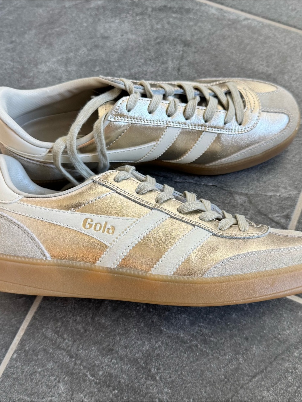 Gola Mark Cox Trainer in Metallic Gold